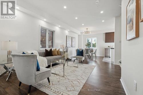 23 Bedford Estates Crescent, Barrie, ON - Indoor Photo Showing Living Room