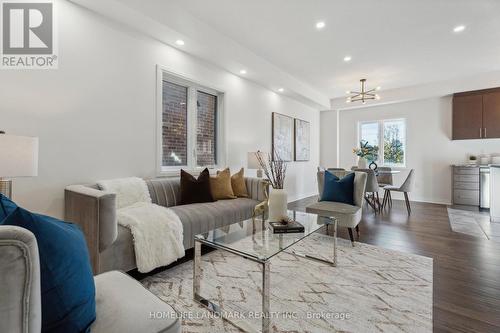 23 Bedford Estates Crescent, Barrie, ON - Indoor Photo Showing Living Room