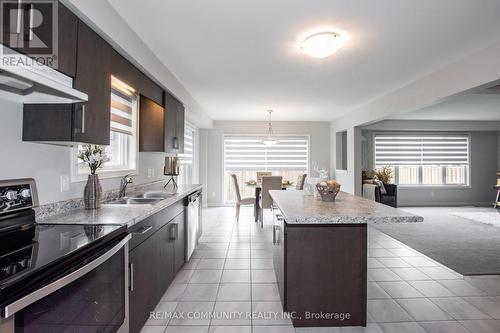 364 Julia Drive, Welland, ON - Indoor Photo Showing Kitchen With Double Sink