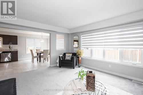 364 Julia Drive, Welland, ON - Indoor Photo Showing Living Room