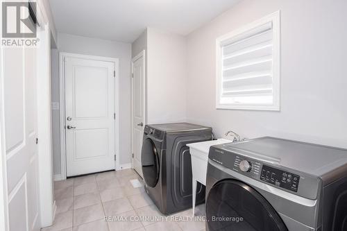 364 Julia Drive, Welland, ON - Indoor Photo Showing Laundry Room