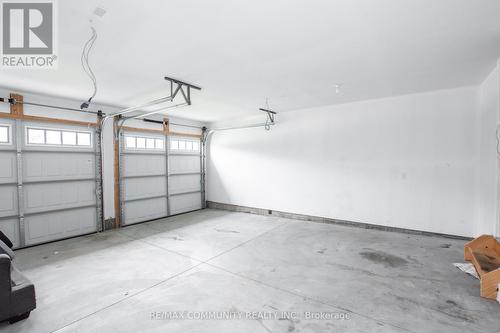 364 Julia Drive, Welland, ON - Indoor Photo Showing Garage