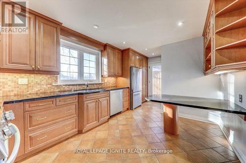 35 Hobden Place, Toronto, ON - Indoor Photo Showing Kitchen