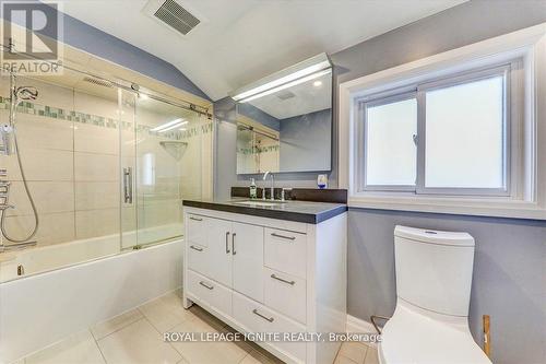 35 Hobden Place, Toronto, ON - Indoor Photo Showing Bathroom