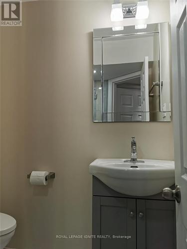 35 Hobden Place, Toronto, ON - Indoor Photo Showing Bathroom