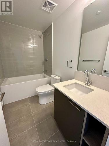 807 - 3005 Pine Glen Road, Oakville, ON - Indoor Photo Showing Bathroom