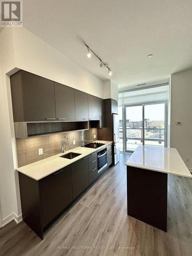 807 - 3005 Pine Glen Road, Oakville, ON - Indoor Photo Showing Kitchen