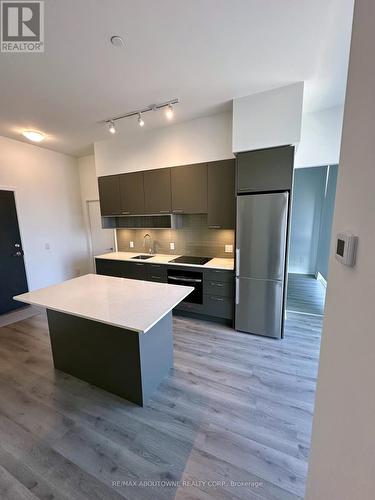 807 - 3005 Pine Glen Road, Oakville, ON - Indoor Photo Showing Kitchen