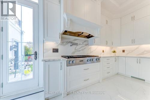 4 Grafton Crescent, Brampton, ON - Indoor Photo Showing Kitchen With Upgraded Kitchen