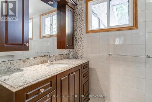 23 East Drive, Markham, ON - Indoor Photo Showing Bathroom