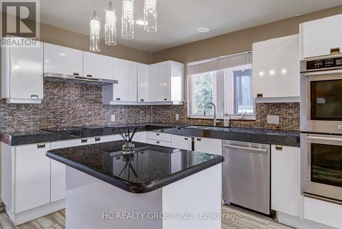 23 East Drive, Markham, ON - Indoor Photo Showing Kitchen With Double Sink With Upgraded Kitchen