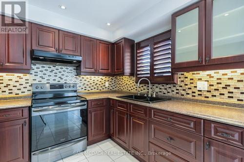 5392 Champlain Trail, Mississauga, ON - Indoor Photo Showing Kitchen With Double Sink