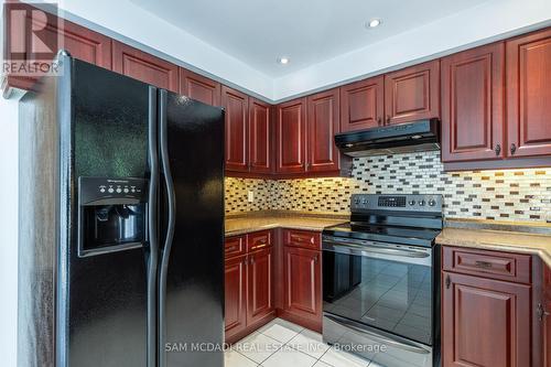 5392 Champlain Trail, Mississauga, ON - Indoor Photo Showing Kitchen