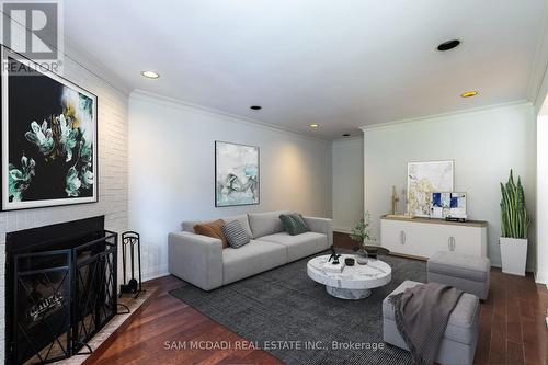 5392 Champlain Trail, Mississauga, ON - Indoor Photo Showing Living Room With Fireplace