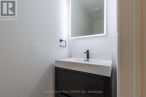 5392 Champlain Trail, Mississauga, ON - Indoor Photo Showing Bathroom