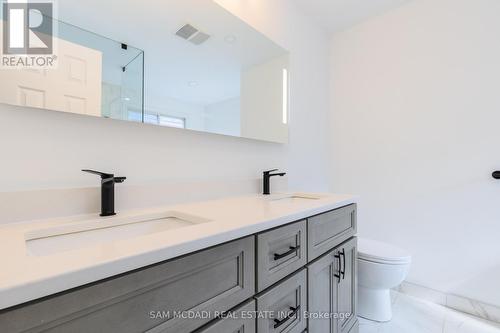 5392 Champlain Trail, Mississauga, ON - Indoor Photo Showing Bathroom