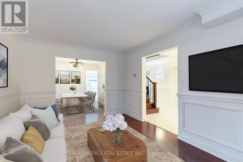 5392 Champlain Trail, Mississauga, ON - Indoor Photo Showing Living Room