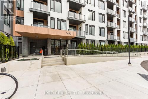 407 - 1440 Clarriage Court, Milton, ON - Outdoor With Balcony With Facade