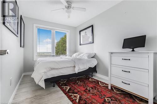 1958 Shore Lane, Wasaga Beach, ON - Indoor Photo Showing Bedroom