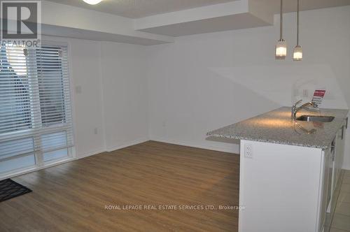 102 - 32 Fieldway Road, Toronto, ON - Indoor Photo Showing Kitchen