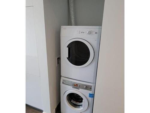 610-185 Roehampton Ave, Toronto, ON - Indoor Photo Showing Laundry Room