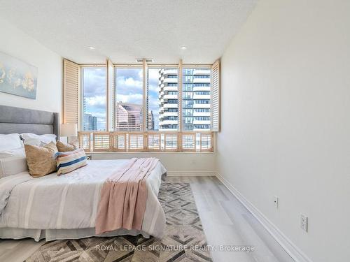 Uph01-28 Byng Ave, Toronto, ON - Indoor Photo Showing Bedroom