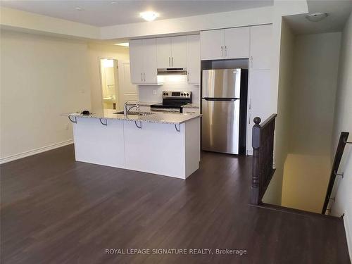 1-220 Lagerfeld Dr, Brampton, ON - Indoor Photo Showing Kitchen