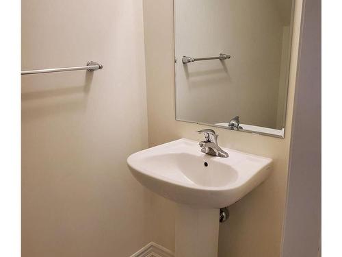 1-220 Lagerfeld Dr, Brampton, ON - Indoor Photo Showing Bathroom