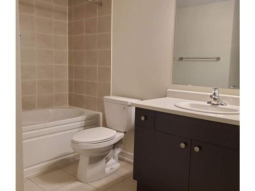 1-220 Lagerfeld Dr, Brampton, ON - Indoor Photo Showing Bathroom