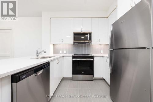 705 - 4955 Yonge Street, Toronto, ON - Indoor Photo Showing Kitchen