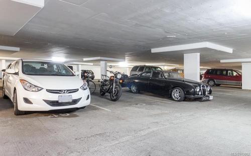 508-647 Michigan St, Victoria, BC - Indoor Photo Showing Garage