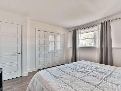 Chambre Ã Â coucher - 103-400 Rue Du Maçon, Saint-Jérôme, QC - Indoor Photo Showing Bedroom