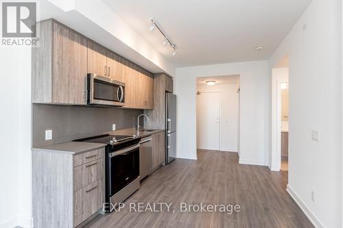 426 - 681 Yonge Street, Barrie, ON - Indoor Photo Showing Kitchen