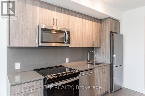 426 - 681 Yonge Street, Barrie, ON - Indoor Photo Showing Kitchen