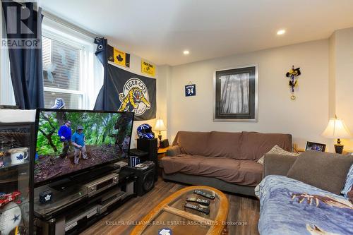 378-382 Cannon Street E, Hamilton, ON - Indoor Photo Showing Living Room