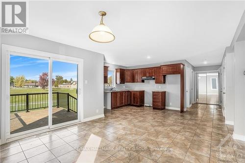 35 Gareau Crescent, Prescott And Russell, ON - Indoor Photo Showing Kitchen