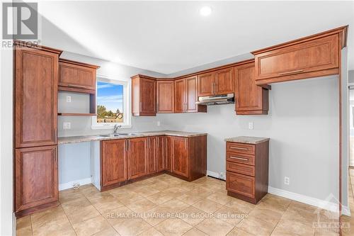 35 Gareau Crescent, Prescott And Russell, ON - Indoor Photo Showing Kitchen With Double Sink