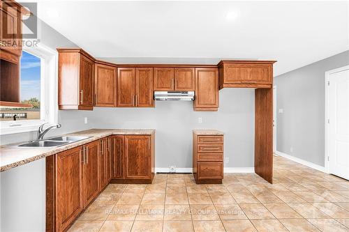 35 Gareau Crescent, Prescott And Russell, ON - Indoor Photo Showing Kitchen With Double Sink