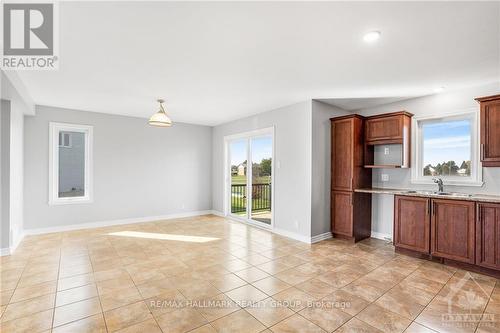 35 Gareau Crescent, Prescott And Russell, ON - Indoor Photo Showing Kitchen With Double Sink