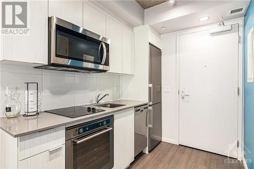 105 Champagne Avenue Unit#2208, Ottawa, ON - Indoor Photo Showing Kitchen With Upgraded Kitchen