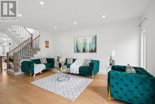 1555 Bob Schram Way, London, ON - Indoor Photo Showing Living Room