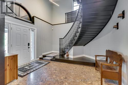 28 Golf Drive, Thames Centre (Nilestown), ON - Indoor Photo Showing Other Room