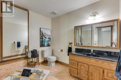 28 Golf Drive, Thames Centre (Nilestown), ON - Indoor Photo Showing Bathroom