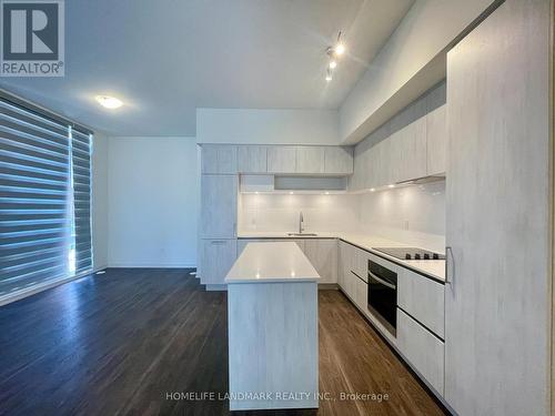 902 - 2 Steckley House Lane E, Richmond Hill, ON - Indoor Photo Showing Kitchen With Upgraded Kitchen