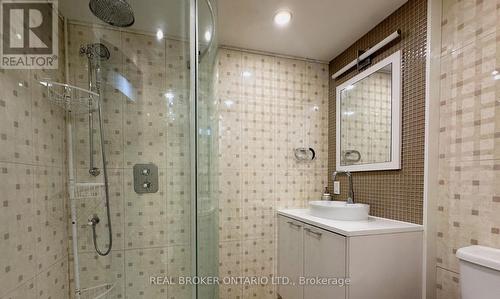 633 Green Meadow Crescent, Mississauga, ON - Indoor Photo Showing Bathroom