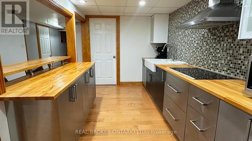 633 Green Meadow Crescent, Mississauga, ON - Indoor Photo Showing Kitchen