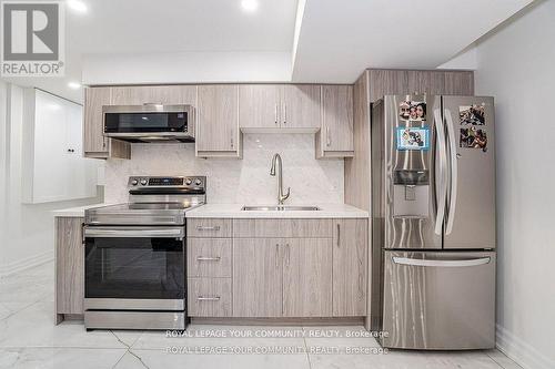 178 Sylwood Crescent, Vaughan, ON - Indoor Photo Showing Kitchen