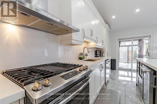 178 Sylwood Crescent, Vaughan, ON - Indoor Photo Showing Kitchen With Upgraded Kitchen