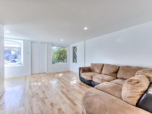 Salon - 4751 Boul. Ste-Rose, Laval (Laval-Ouest), QC - Indoor Photo Showing Living Room