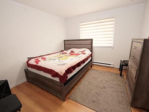 Chambre Ã Â coucher - 5222 Rue Chabanel, Laval (Chomedey), QC - Indoor Photo Showing Bedroom